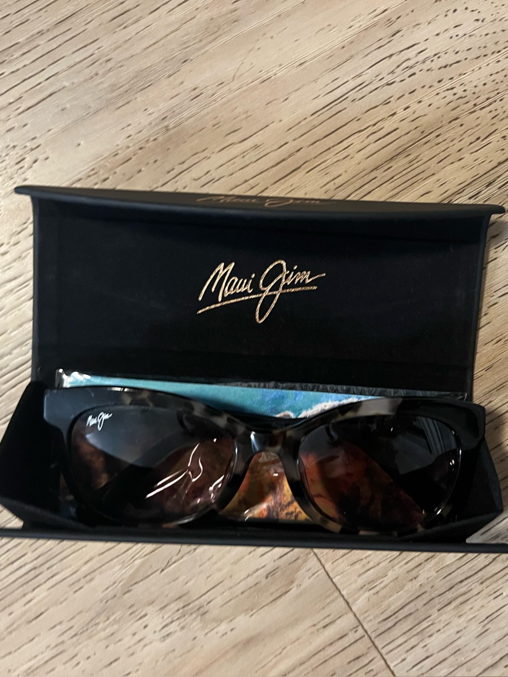 Maui Jim Women's Tortoiseshell Cat-Eye Sunglasses - Black/Brown Gradient Lenses - Picture 2 of 3